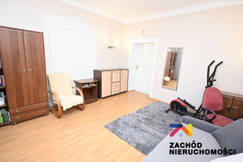 Całe piętro w kamienicy w centrum miasta